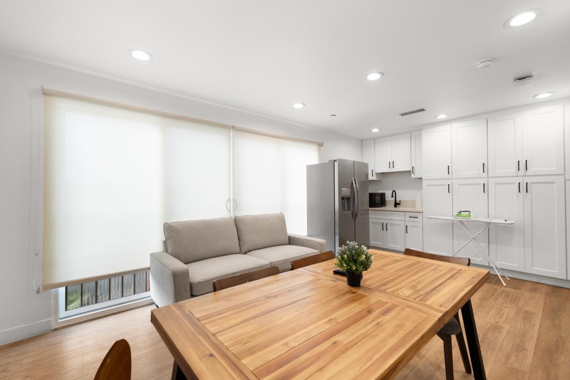 Charming Urban Retreat Near Usc In La- Private Room With Share Living Room With Kitchen Los Angeles Exteriör bild